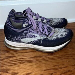 Brooks Bedlam Women's Sneakers in navy blue and Purple